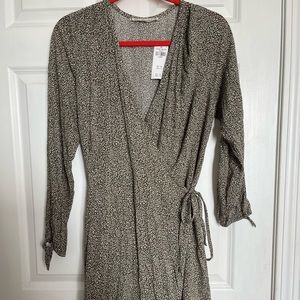 XL Abercrombie & Fitch Wrap Tie Dress in Green with White Floral Detail